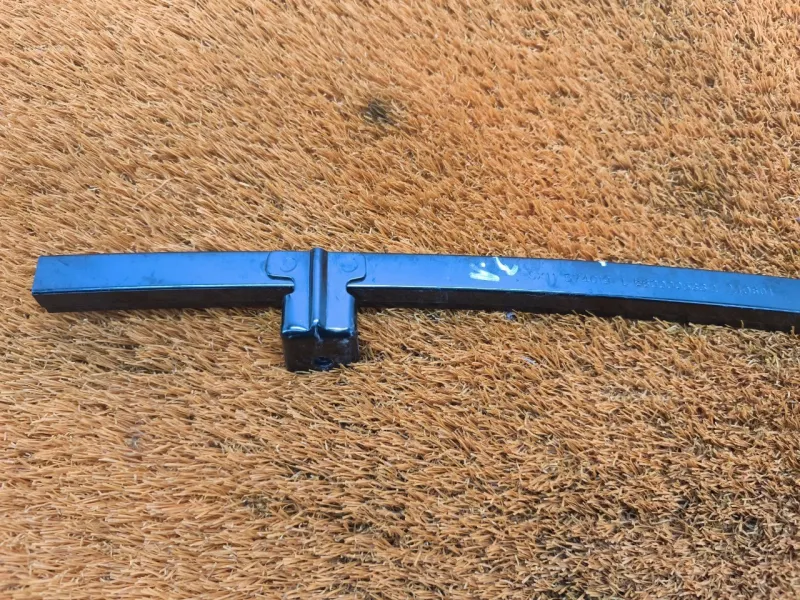 Направляющая стекла двери