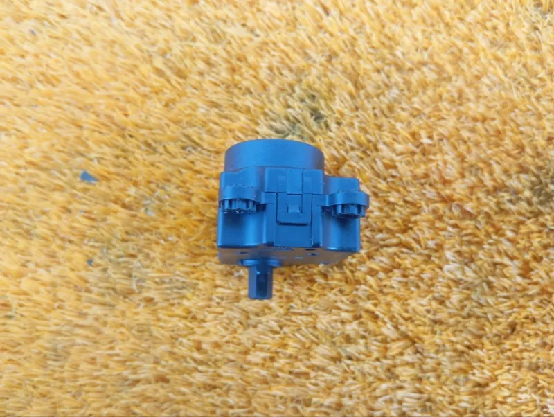 Сервопривод заслонок печки