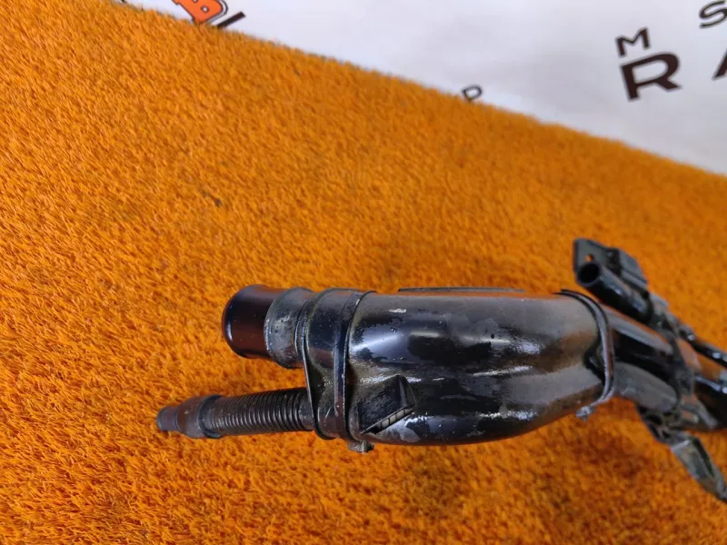 Горловина топливного бака