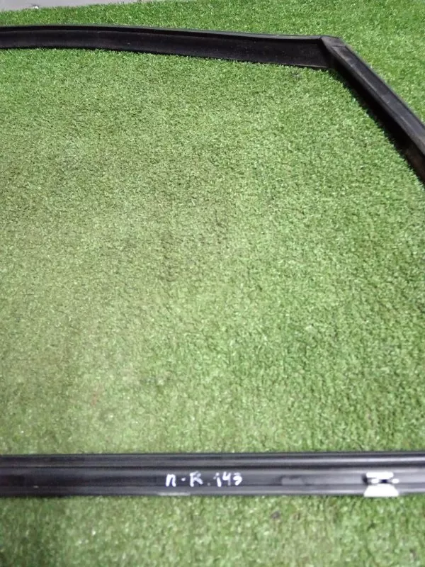 Уплотнитель стекла двери