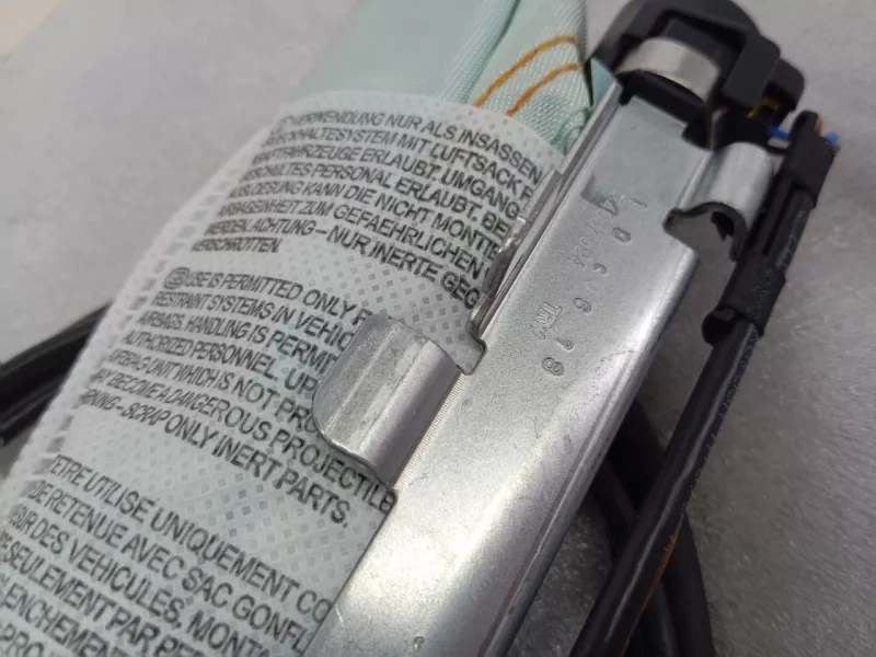 Шторка безопасности Audi A6 2018 4G8880242B C7, правая