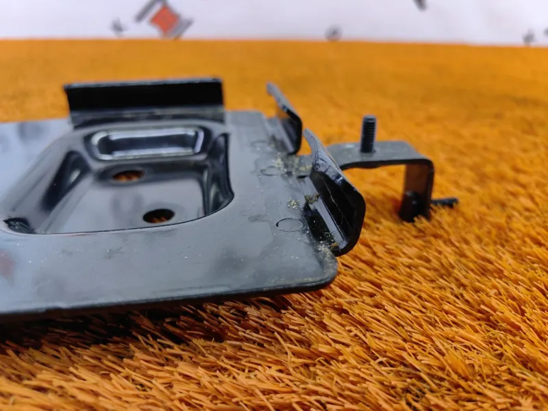 Кронштейн АКБ