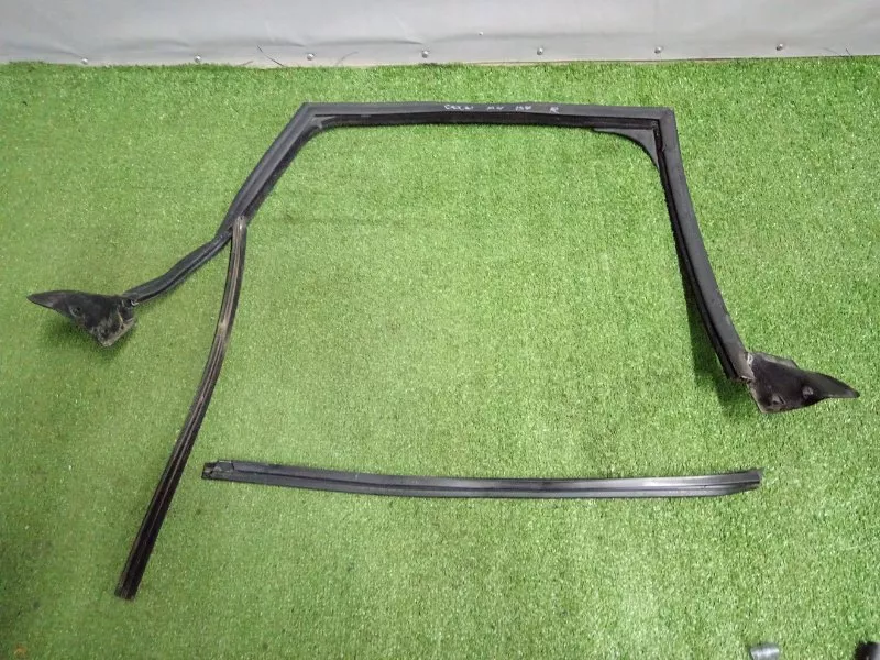 Уплотнитель стекла двери