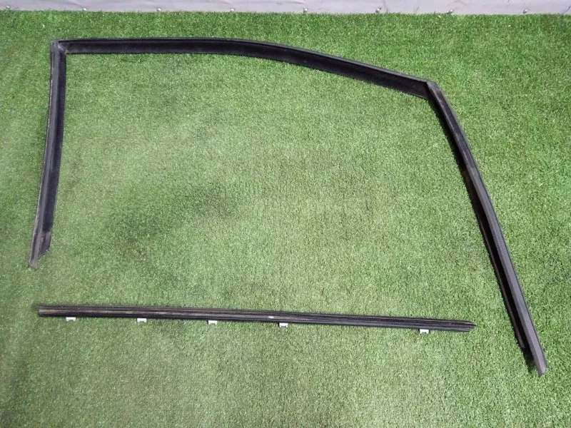 Уплотнитель стекла двери