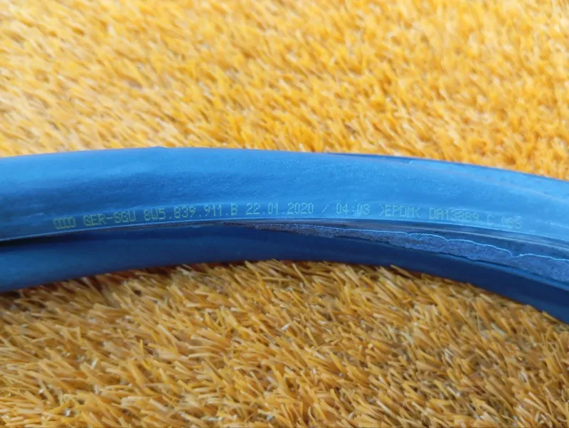 Уплотнитель двери