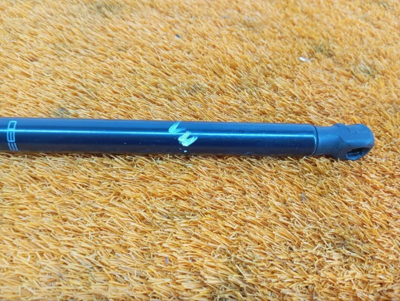 Амортизатор капота