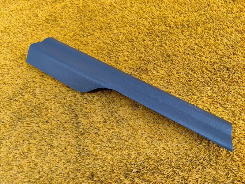 Накладка на порог салона