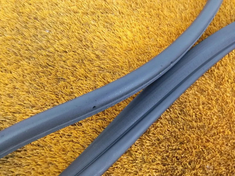 Уплотнитель проема двери