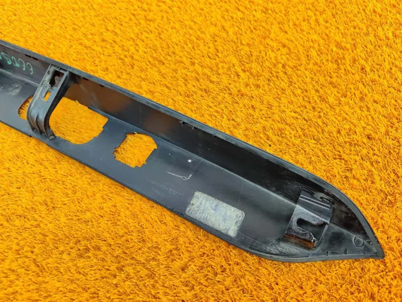 Накладка крышки багажника