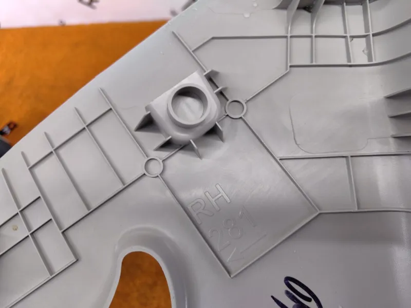 Накладка на стойку кузова