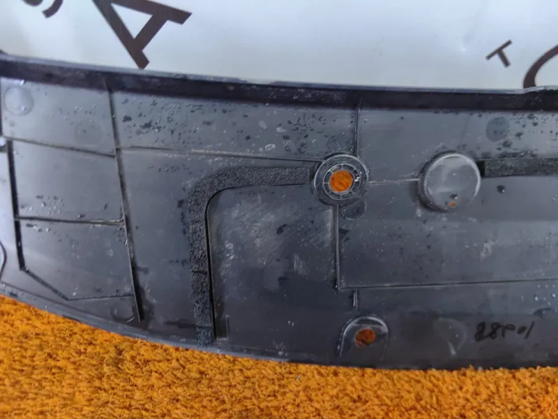 Накладка замка капота