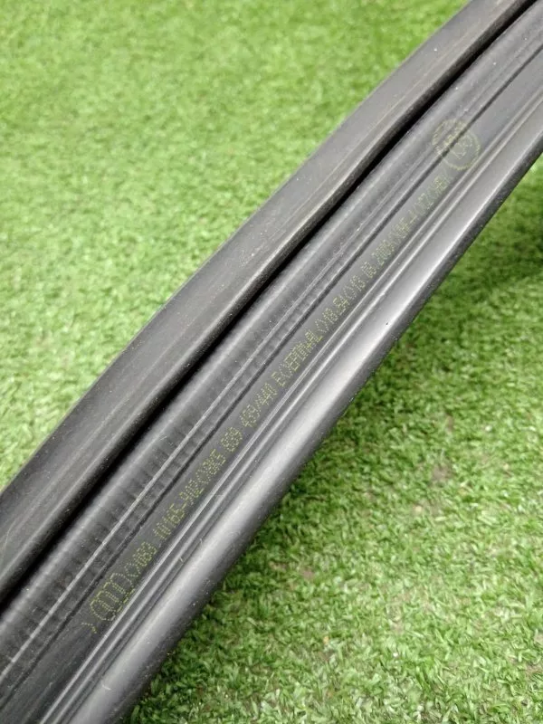 Уплотнитель стекла двери