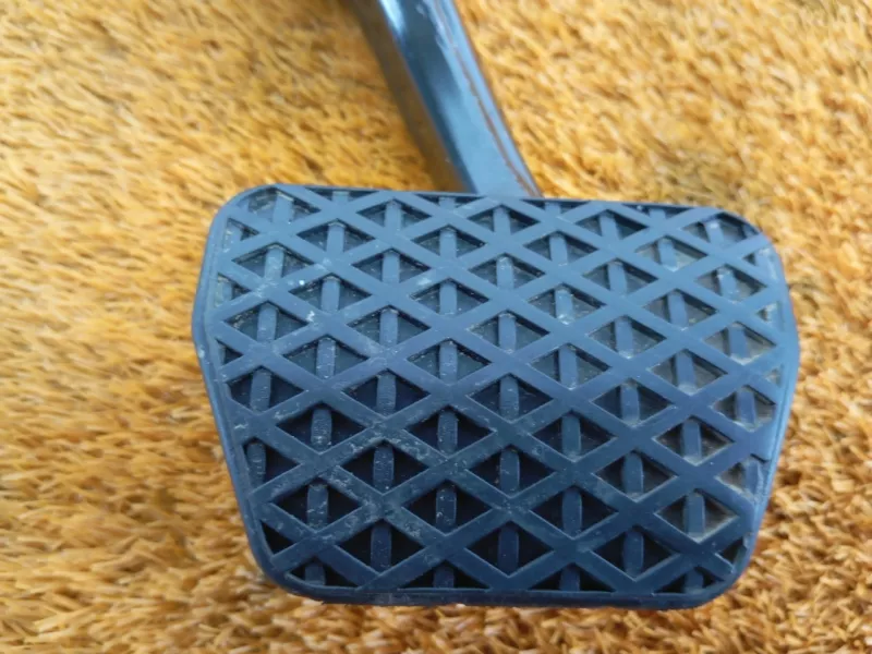 Педаль тормоза