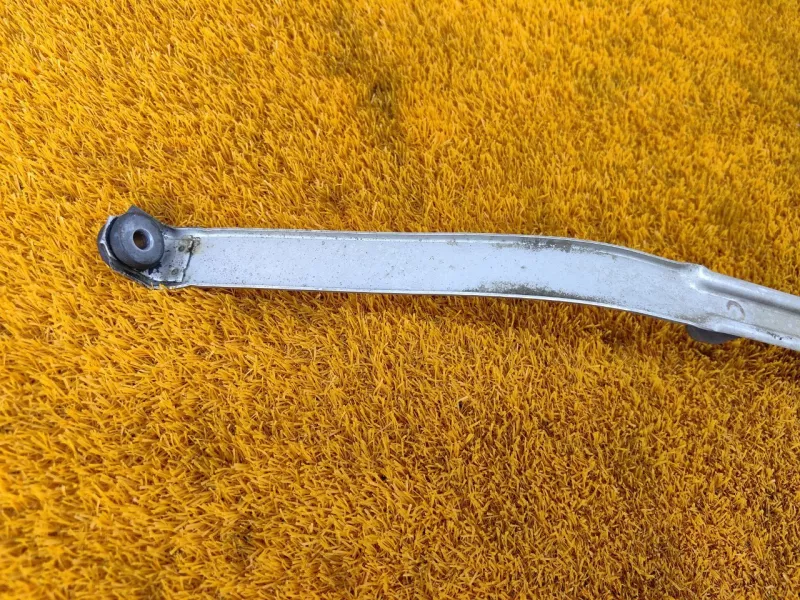 Крепление топливного бака