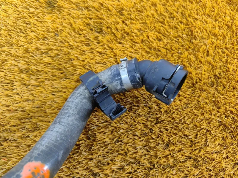 Патрубок радиатора