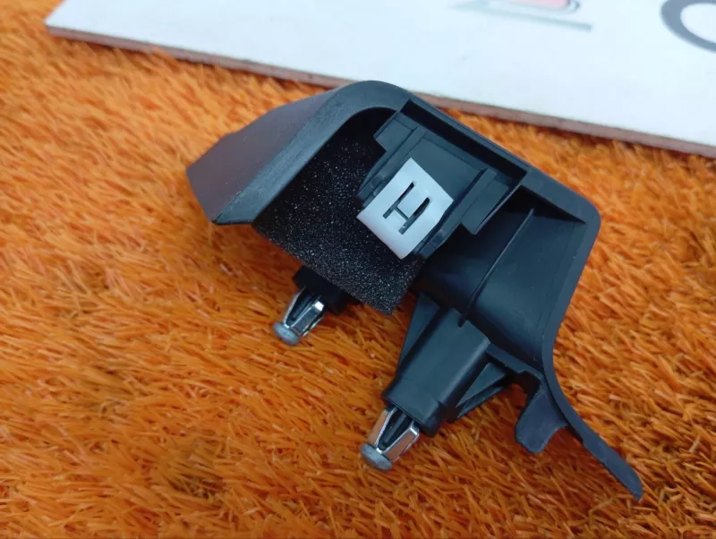 Накладка крепления зеркала