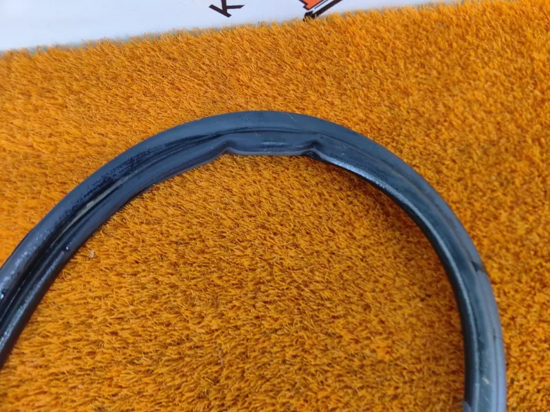 Уплотнитель багажника