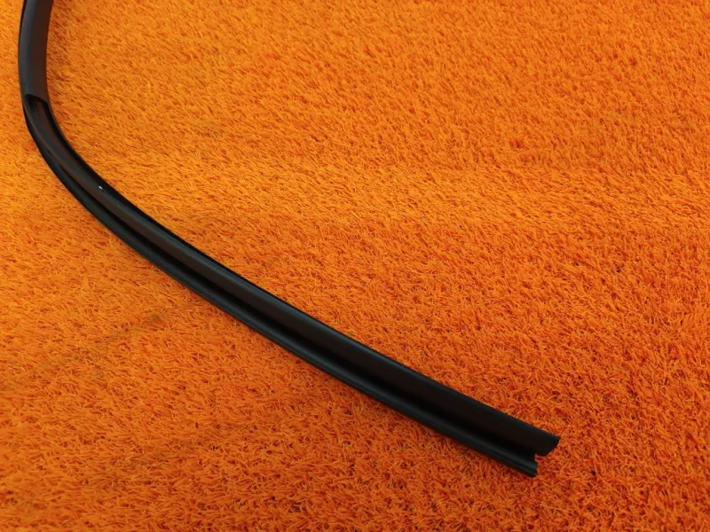 Уплотнитель стекла двери