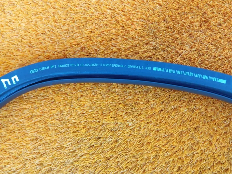 Уплотнитель проема двери (Уплотнитель кузова)