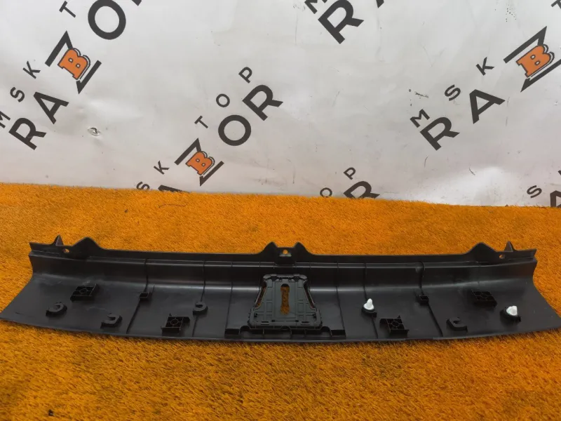 Накладка замка багажника