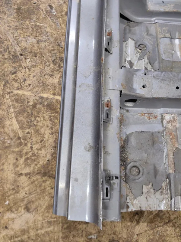 Порог с центральной стойкой