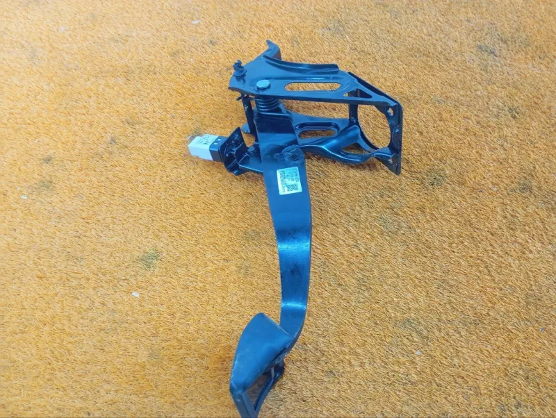 Педаль тормоза