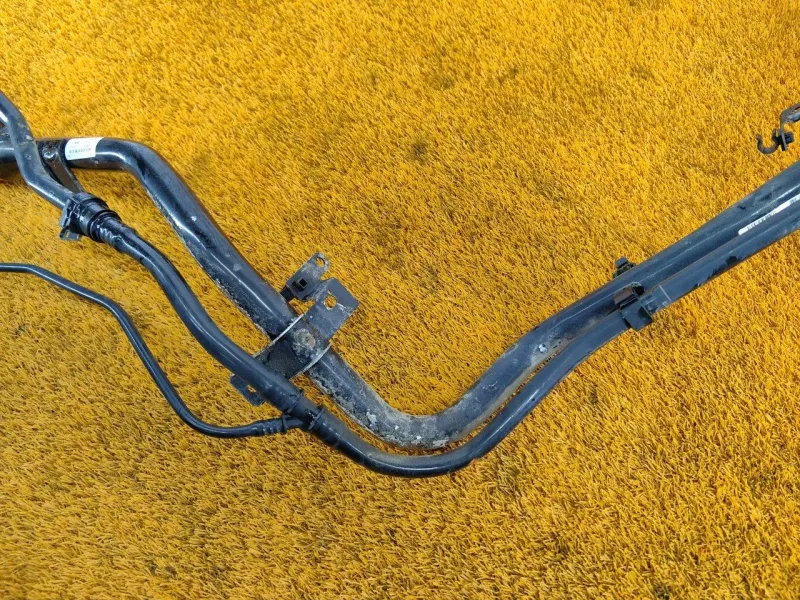 Горловина топливного бака