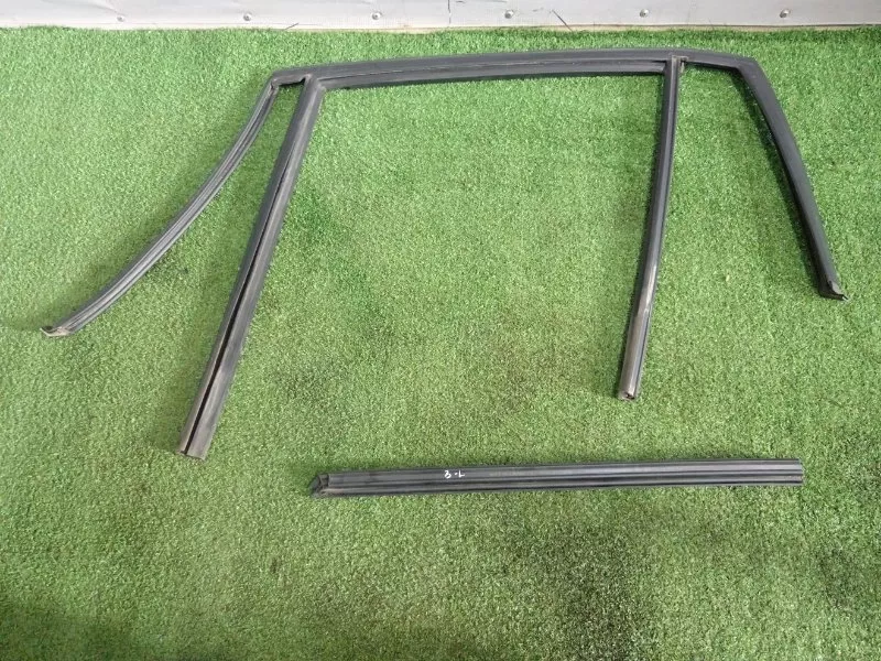 Уплотнитель стекла двери