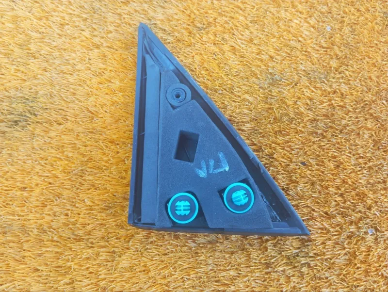 Уголок двери