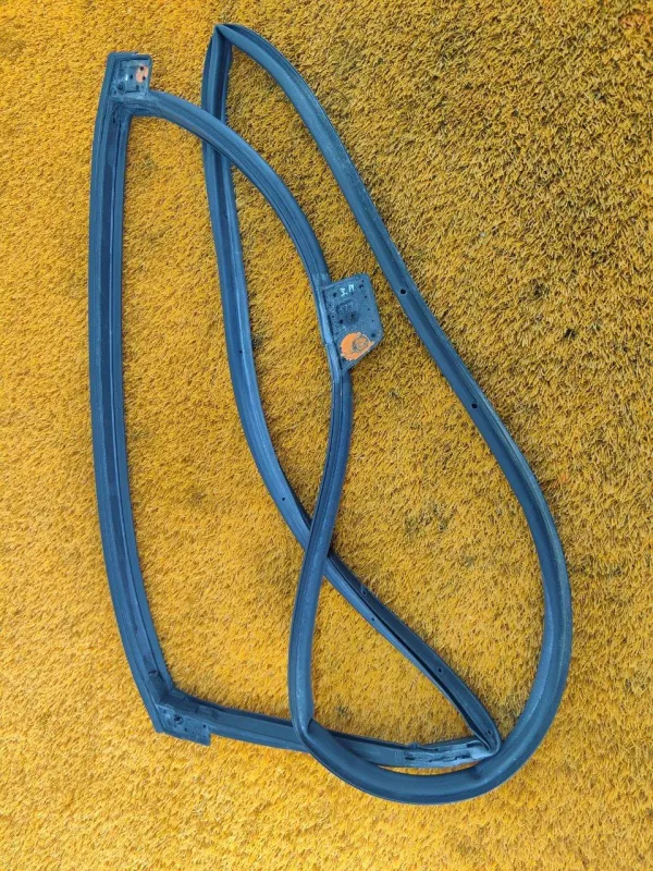 Уплотнитель двери