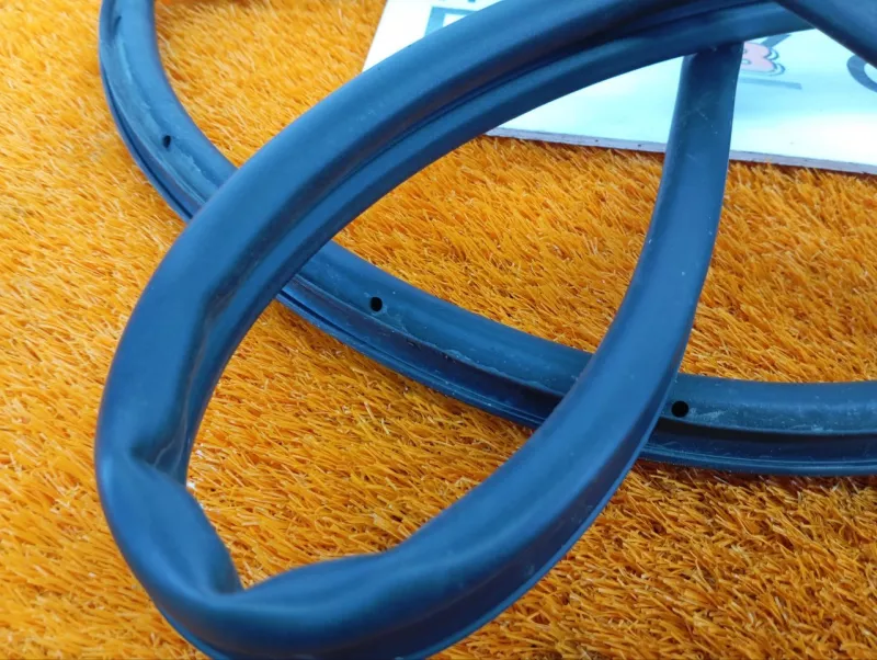 Уплотнитель двери