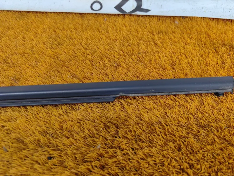 Уплотнитель стекла двери