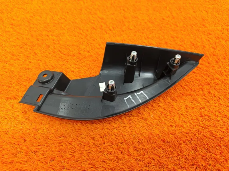 Уголок двери