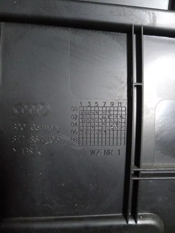 Обшивка двери Audi A4 2006 8E0867305 B7, передняя правая