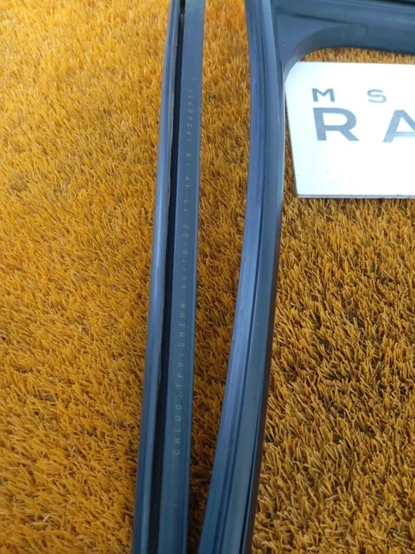 Уплотнитель стекла двери