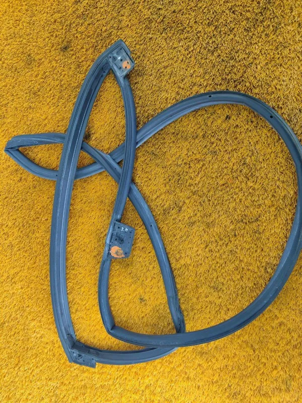 Уплотнитель двери