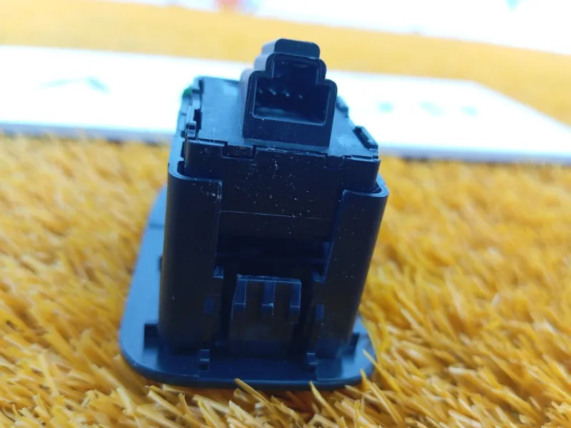 Кнопка стеклоподъемника