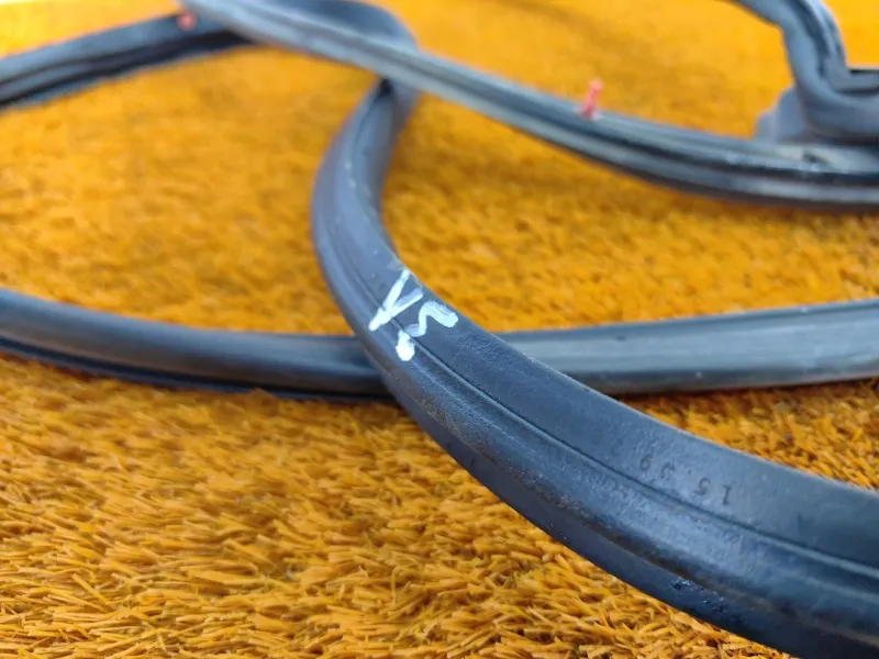 Уплотнитель двери