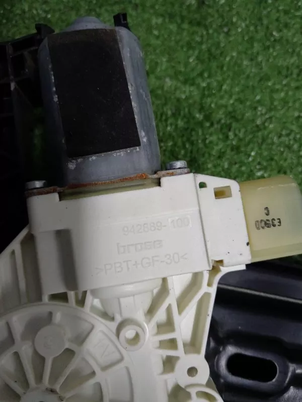 Стеклоподъемник BMW 5-Series 2011 51357182614 F10, задний правый