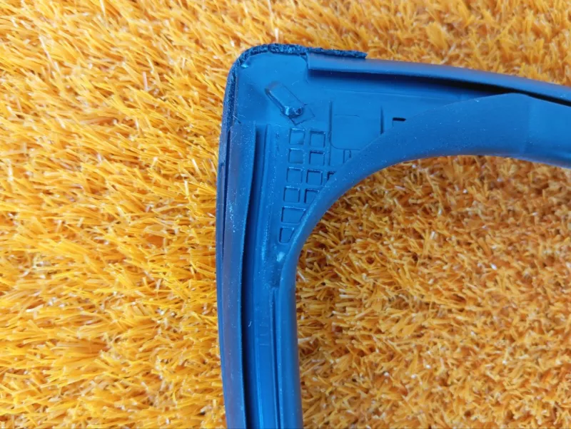 Уплотнитель стекла двери