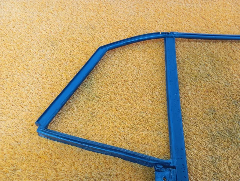 Уплотнитель стекла двери