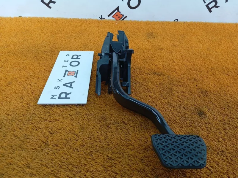 Педаль тормоза