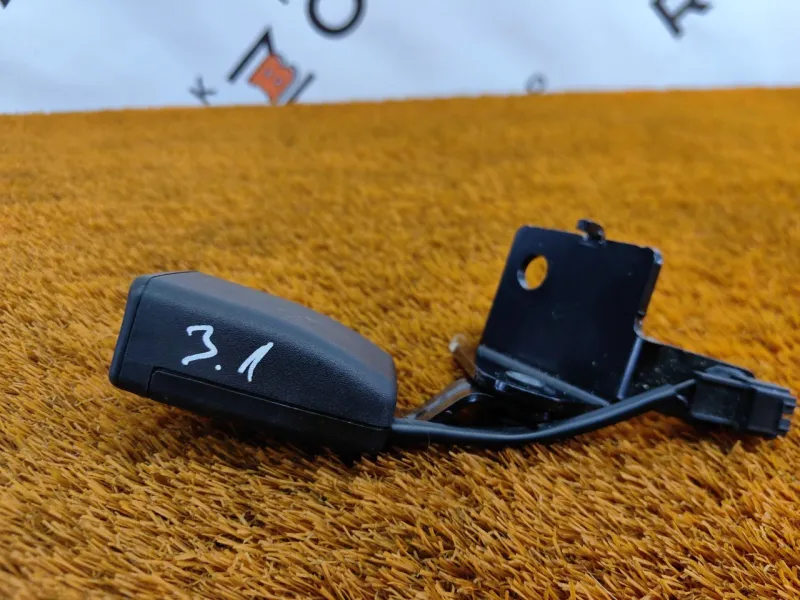 Ответная часть ремня безопасности