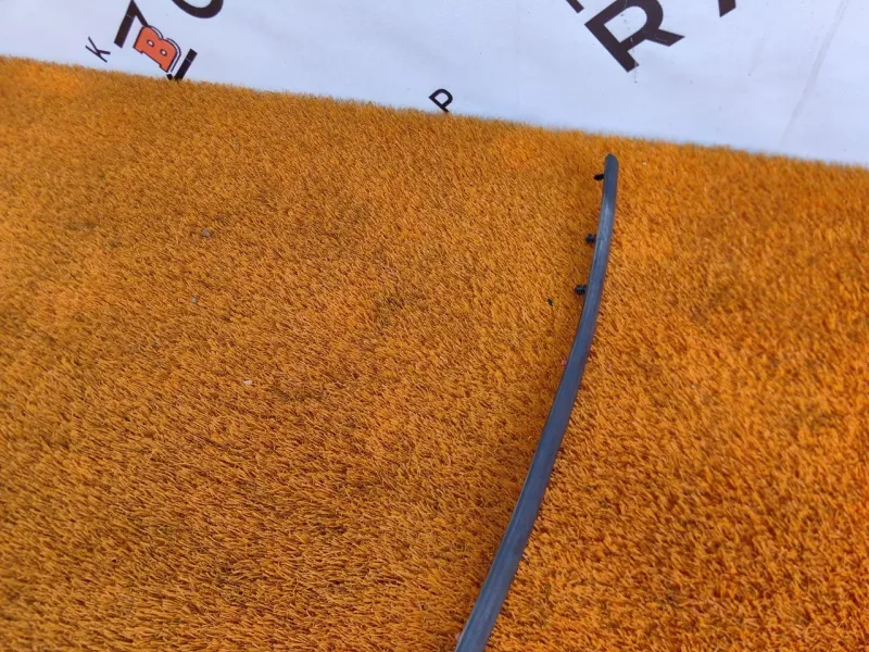 Уплотнитель капота