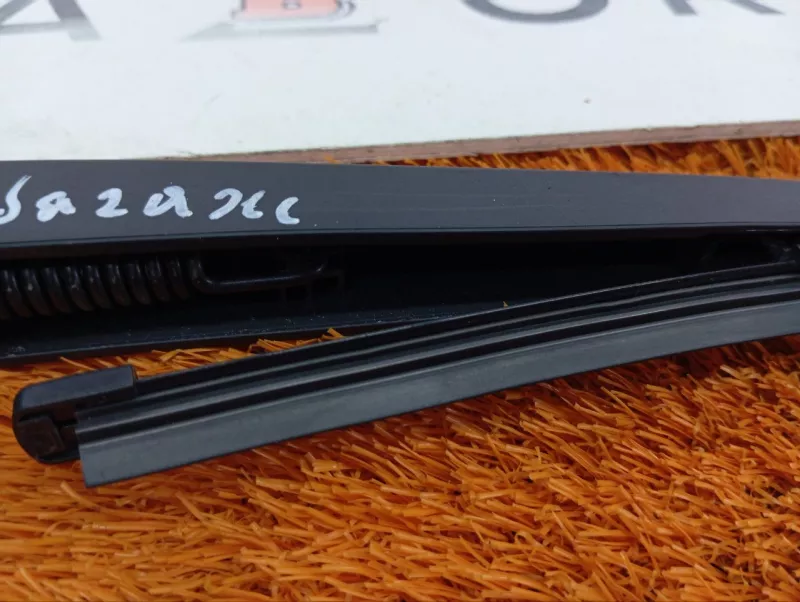 поводок стеклоочистителя