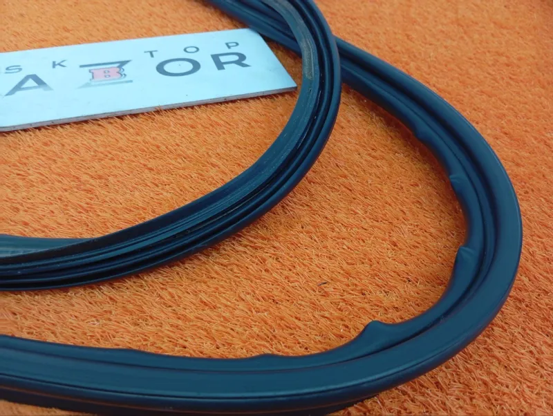 Уплотнитель багажника