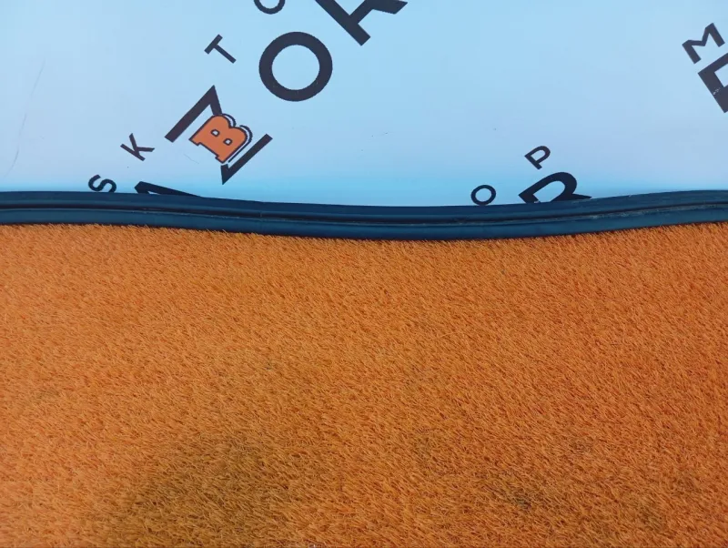 Уплотнитель багажника