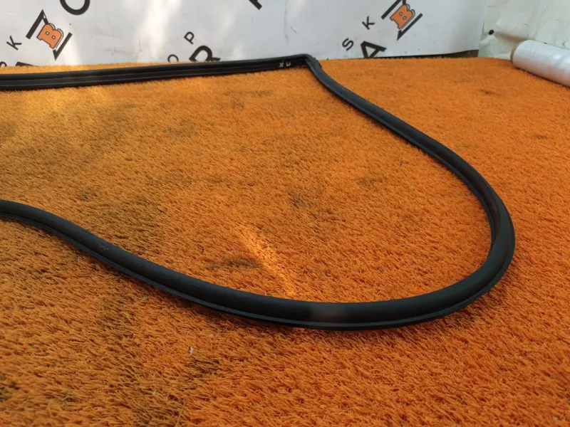 Уплотнитель двери