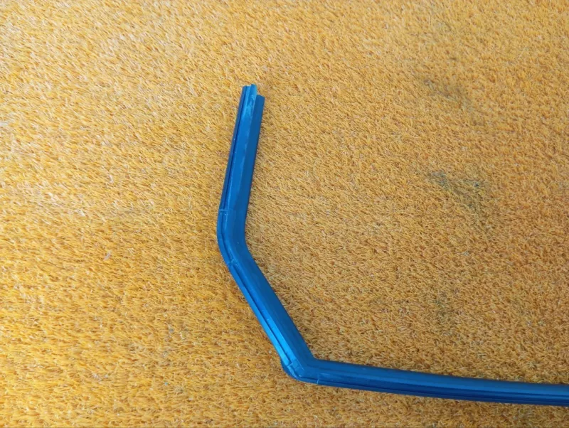 Уплотнитель стекла двери