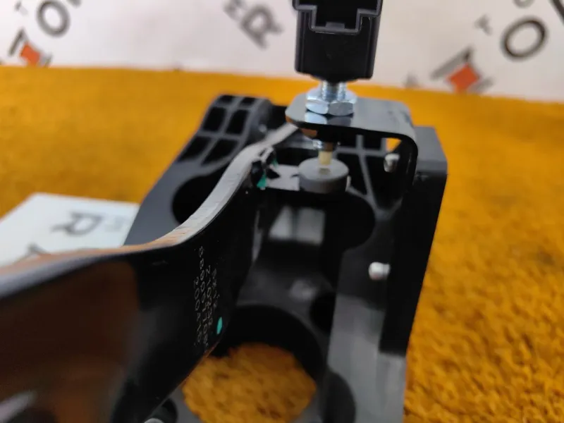 Педаль тормоза